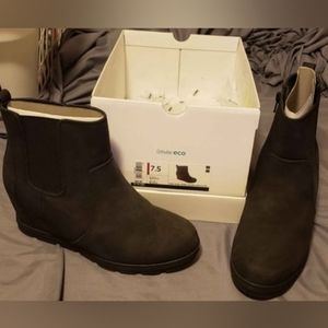 Sonoma Womens 7.5 Black suede wedge boots